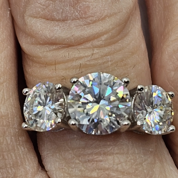 Genuine 4 Carat Moissanite 18k White Gold over Sterling Silver Ring Sz 6 ✨️ - Picture 3 of 11